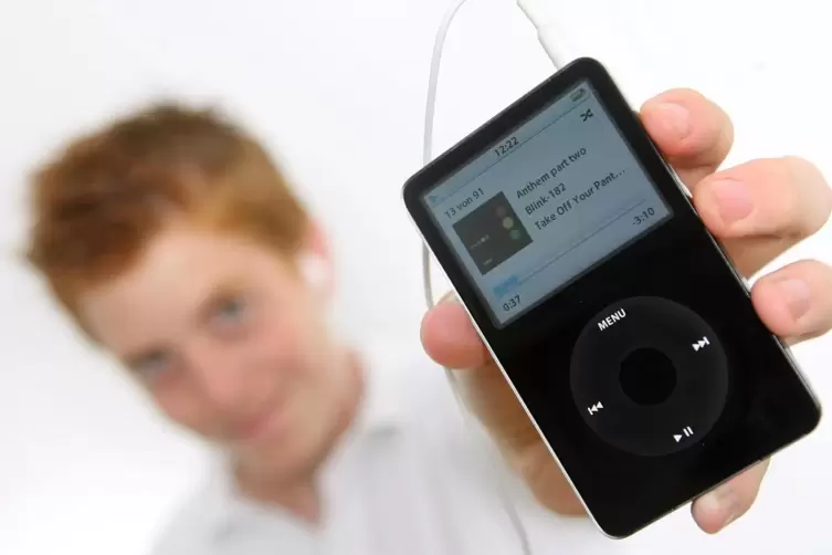 Mit der fünften Generation (2005) war der iPod erstmals auch in Schwarz erhältlich. 