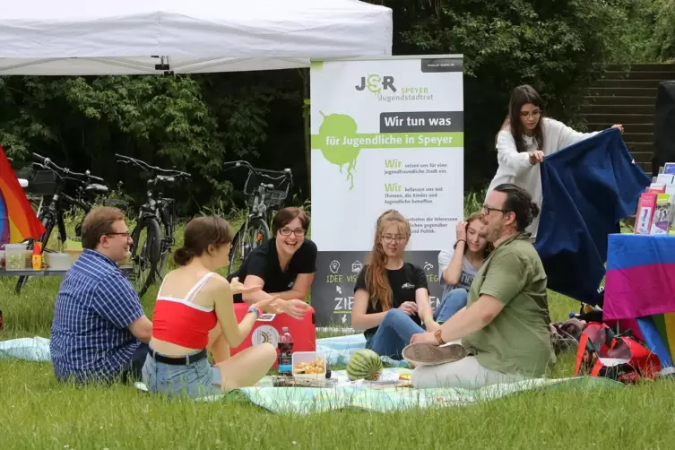 Unweit des Speyerer Doms breiten Frischlufthungrige im Sommer ihre Picknickdecken aus. 