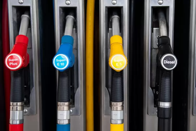 Kraftstoff: Welcher treibt die Autos der Zukunft an?