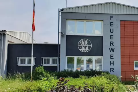 Das Gerätehaus der Feuerwehr Fußgönheim, Baujahr 1996, geschätzter Wert gut eine Million Euro. 