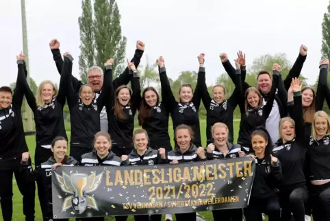 Der Meister (von links): erste Reihe vorne Luisa Avenia, Laura Grallath, Sandy Sauber, Sophie Linßen, Hannah Arnolds, Jana Linße