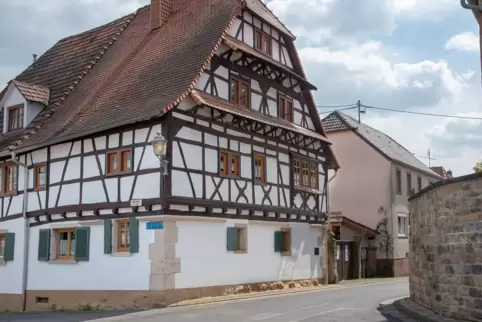 Zur Rettung des alten Fachwerkhauses gegenüber der evangelischen Pfarrkirche wurde eigens ein Bauverein gegründet. Hier ist das 