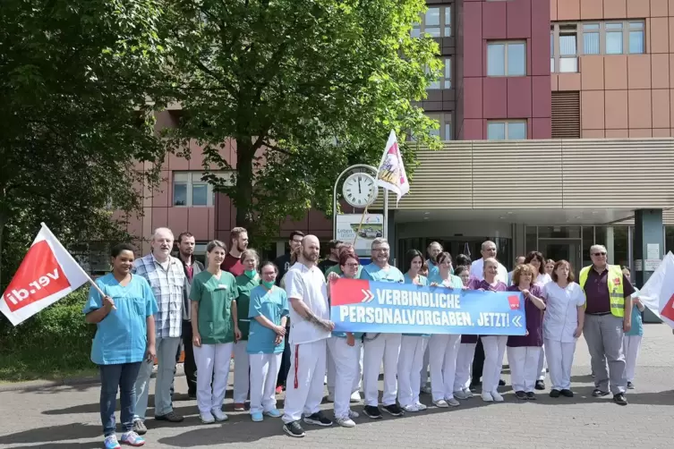Den Tag der Pflegenden nutzten Angestellte des Städtischen Krankenhauses zum Protest. 