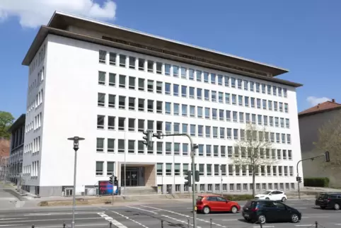 Das Gebäude der Kreisverwaltung: Die Bearbeitung von Bauanträgen dauere zum Teil über ein halbes Jahr, kritisiert die SPD.