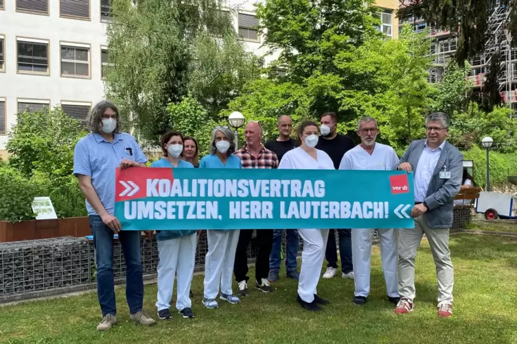 Am Westpfalz-Klinikum beteiligten sich ein knappes Dutzend Pflegekräfte am Protest. 