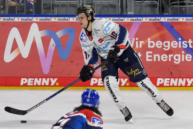 Taro Jentzsch im Trikot der Iserlohn Roosters.