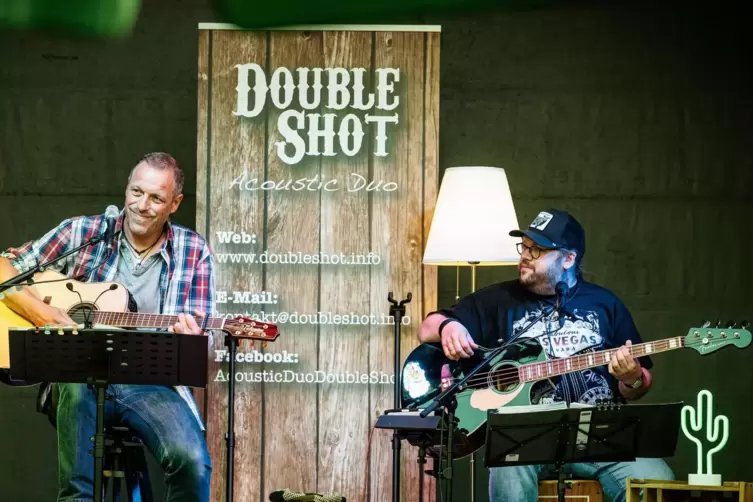 Stefan Hoor (links) und Oliver Brill kommen am Sonntag als Duo Double Shot zum Bikersday.
