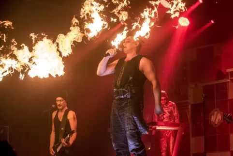 Die „Rammstein“-Tribute-Band „Völkerball“ ist eine der Gruppen, die sich für „Rock im Wingert“ am 2. Juli angekündigt hat.