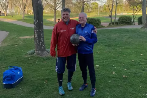 Christoph Großmann (links) ist der jüngste Spieler der SG Unterhaardt, Klaus Müller ist der Senior des Teams. Er kann am Samstag