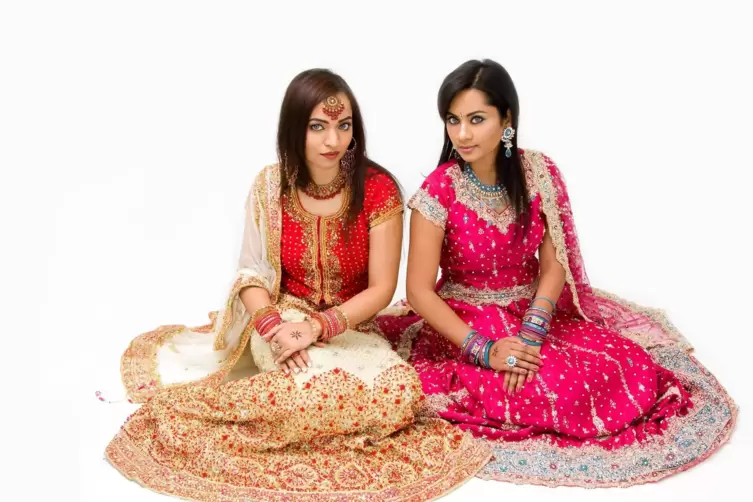 Indische Bärute in der Hochzeitsrobe.