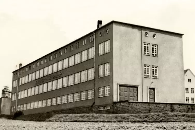 Das Geb&auml;ude des Deutschen Schuhmuseums zeigt Z&uuml;ge der Bauhausarchitektur, die mit dem Umbau noch betont wurden.