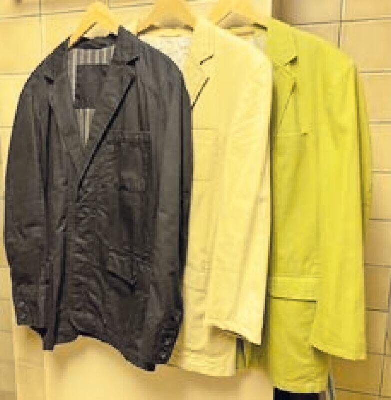 3 Blazer in den Größen 50-52,wie neu, kaum getragen, in den Farben schwarz, beige und lindgrün, Preis je 15 €, zusammen 40 €. Au