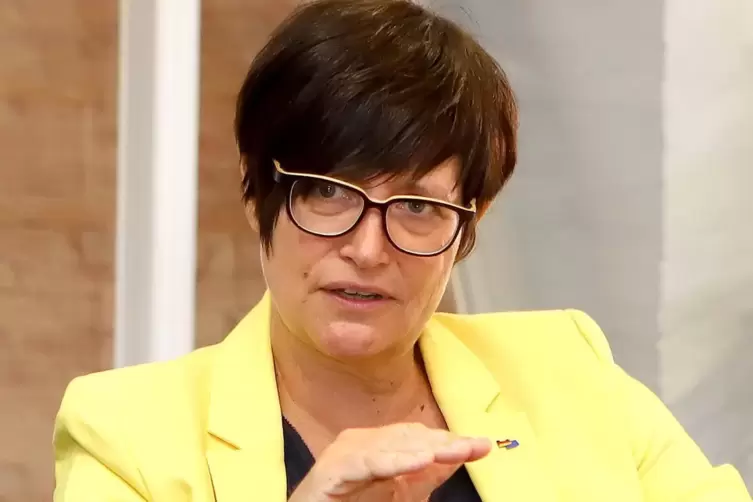 Christine Schneider (49) ist Europaabgeordnete der CDU und lebt in Edenkoben. Sie wurde am Samstag in Kerzenheim mit knapp 95 Pr