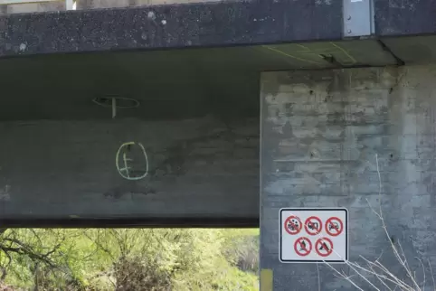 Das Schild ist eine spezielle Maßanfertigung.