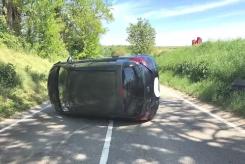 Der umgestürzte Wagen des 33-Jährigen. 
