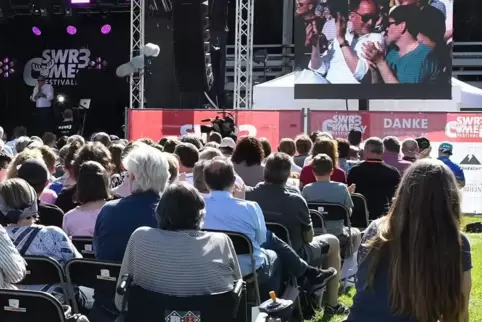 Alle Plätze belegt waren bei der großen Bühne im Kurpark Ost beim SWR3-Comedy-Festival.