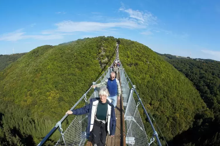 Höhenangst wäre schlecht: die 360 Meter lange Geierlayhängebrücke. 