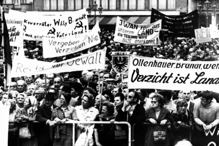 Nein zu den Ostverträgen: Eine Demonstration des Bundes der Vertriebenen in Bonn.