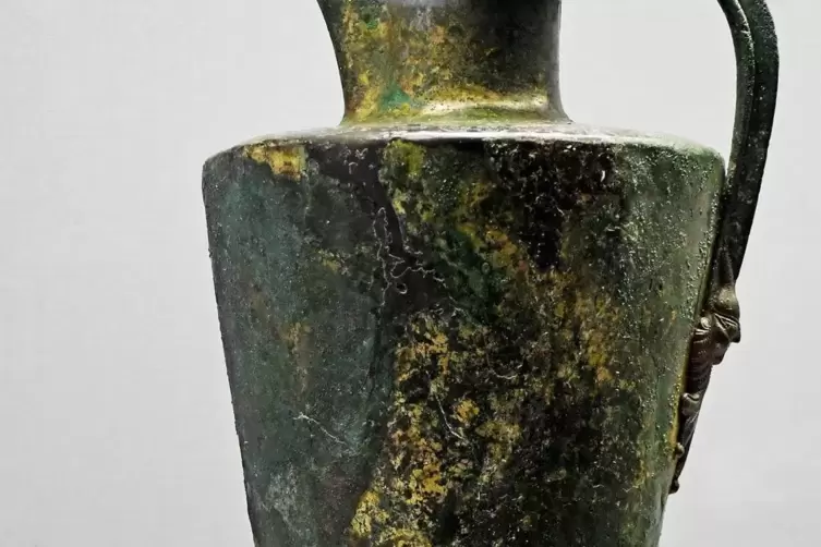 Die 2400 Jahre alte Schnabelkanne, die wohl aus einem Fürstengrab stammt, lässt Experten schwärmen. Ihre spannende Geschichte is