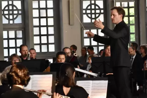 Das Sinfonische Blasorchester spielt Richard Wagner in neuem Gewand und dirgiert von Dorian Wagner .