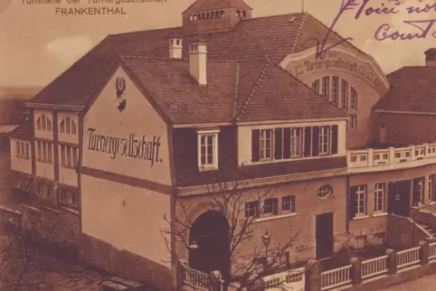 Nach dem Ersten Weltkrieg war die Turnhalle, die später zum Feierabendhaus wurde, von den französischen Besatzern beschlagnahmt.