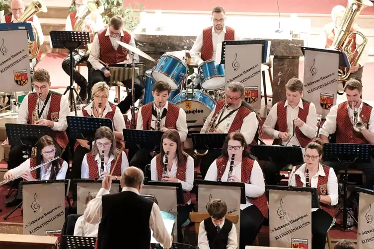 Nach drei Jahren traten die Schwarzen Husaren am Sonntag wieder auf. Das Foto zeigt die Musiker bei einem Konzert 2019 in Großst