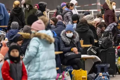 Flüchtlinge aus der Ukraine im März auf dem Berliner Hauptbahnhof: Rund 35.000 von ihnen hat es mittlerweile nach Rheinland-Pfal