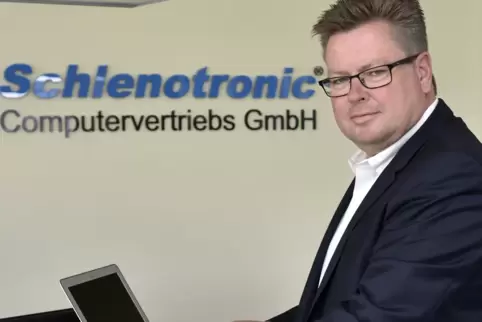 Sieht noch große Vorbehalte bei einigen Unternehmern: Wolfgang Schlenstedt, Chef des IT-Dienstleisters Schlenotronic. 