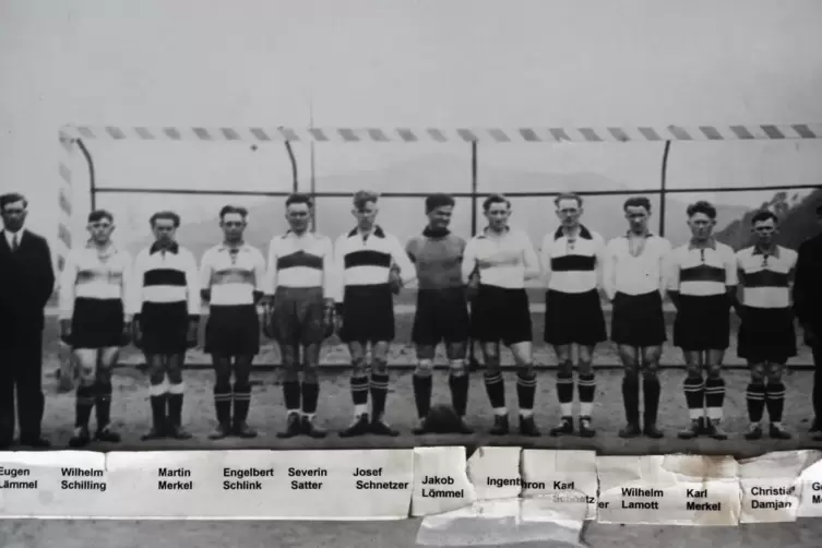 Wer erkennt Papa oder Opa? Die Waldhambacher Fußballmannschaft aus den 1930er Jahren. 