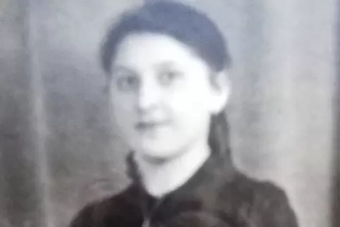 Isolde Baumöhl bei ihrer Konfirmation im April 1942.
