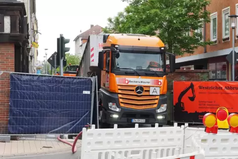 Es läuft nicht rund auf der Baustelle Alte Ixheimer Straße.