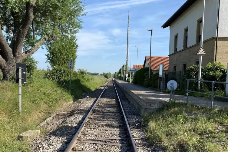 Am Bahnhaltepunkt in Erpolzheim sollen ab Montag wieder Züge einrollen. 