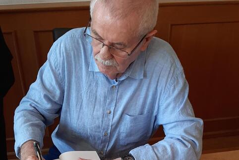 Norbert Beisiegel: Der 82-Jährige stellt sein neues und letztes Werk am 27. Mai vor. Das Foto zeigt ihn im Vorjahr bei der Buchv