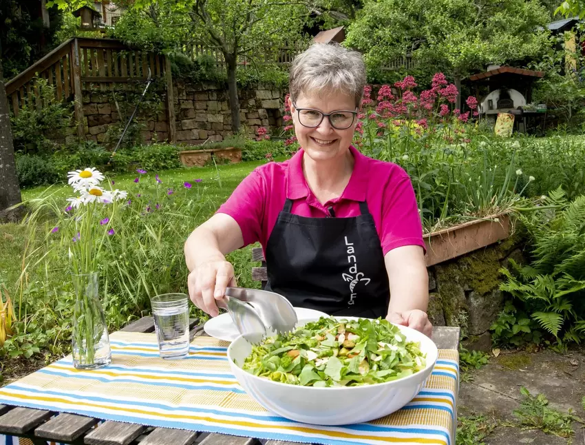 Heute kocht uns Ulrike Meisel von den Landfrauen Tagliatelle mit Spargel und Rucola-Pesto.