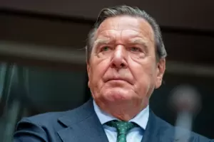 Uneinsichtig: Gerhard Schröder. Uneinsichtig: Gerhard Schröder.