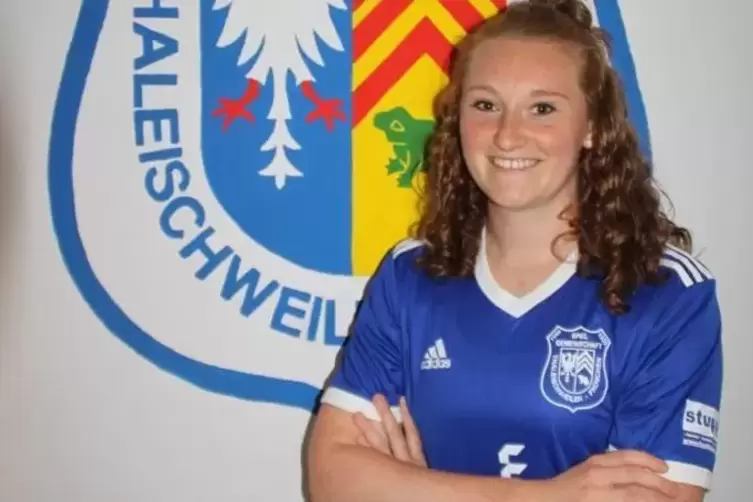 Spielt seit zehn Jahren im Frauenteam der SG Thaleischweiler Fußball: Physiotherapeutin Katharina Schollenberger (28) aus Wallha