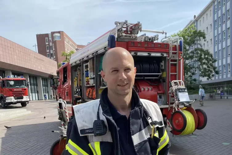 Der Technische Einsatzleiter Marc-Andr&eacute; Sch&ouml;ttner . 