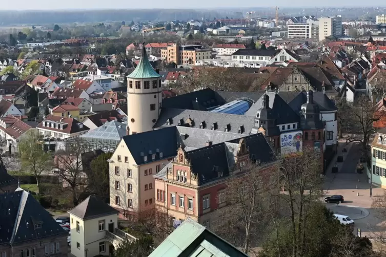 Blick auf das Verwaltungsgebäude der Evangelischen Kirche der Pfalz in Speyer gegenüber dem Historischen Museum.