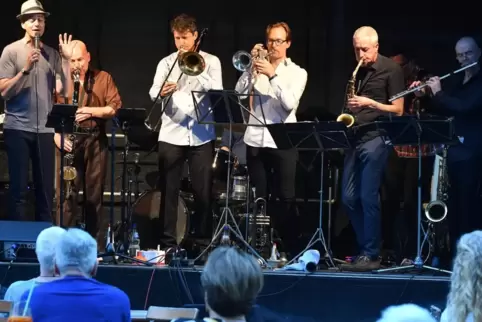 „Thärichens Tentett“ bewies, dass Jazz rockig grooven kann. 