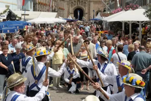 Über Jahre ein Riesending in Speyer: die Kaisertafel im August, hier die Eröffnungsfeier von 2008. Über Jahre ein Riesending in Speyer: die Kaisertafel im August, hier die Eröffnungsfeier von 2008.