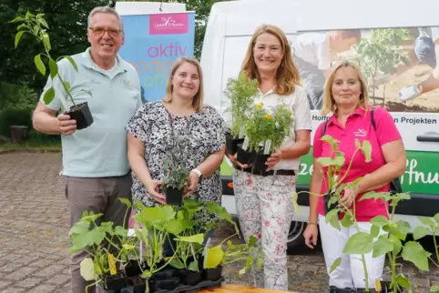Beim Gartengespräch (von links): Werner Ollig, Bianca Klingenschmitt, Heike Boomgaarden und Monika Kasserra. 