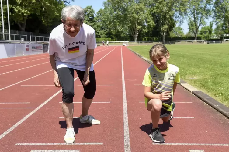 Christel Gebbers (79) ist mit 51 Sportabzeichen – alle in Gold – Spitzenreiterin in Frankenthal. Katharina Baumann war 2021 zum 