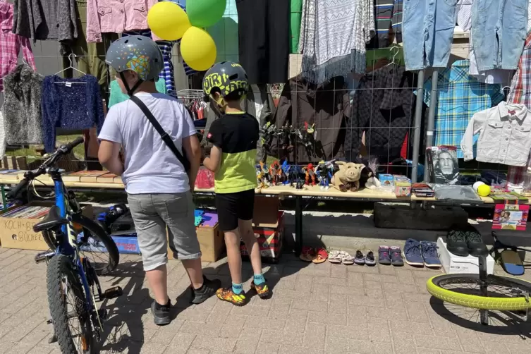 Kinder fuhren auf eigene Faust durchs Dorf, um an coole Spielsachen zu kommen. 