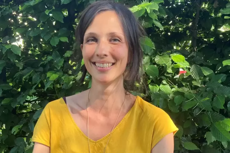 Eva Richter, Lehrerin der Otterberger Waldorfschule, hilft mit der Initiative &bdquo;Helping Hands&ldquo; Gefl&uuml;chteten aus der Ukraine uns h