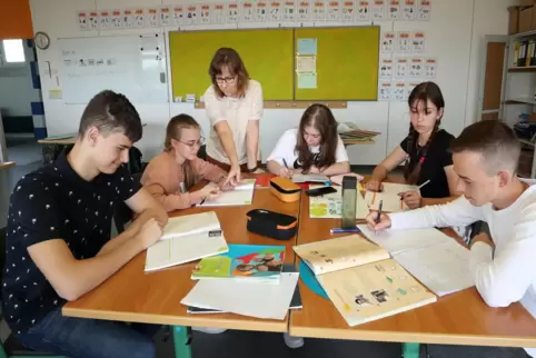 Mit Lehrerin Petra Heißler: ukrainische Siedlungsrealschüler.