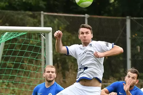 Pascal Frank (Mitte) glaubte noch an ein Rieschweiler Wunder, aber wohl nicht mehr alle seiner Mitspieler.