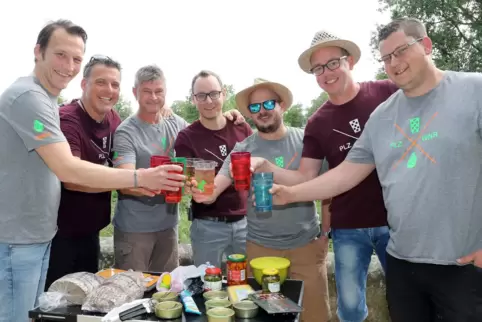 Fröhliche Runde: die Palzwannerer (von links) Sven Thönnes, Volker Knörr, Markus Otte, Nico Hartmann, Simon Schneider, Benny Ste