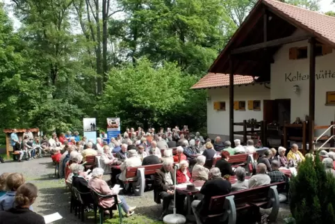 Bis Corona kam, waren die Gottesdienste an der Keltenhütte immer ein beliebter Anziehungspunkt. 