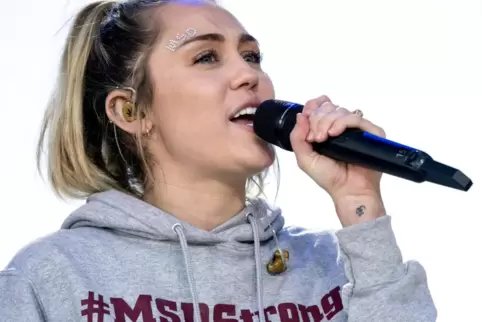 Auch eine Version von Miley Cyrus’ „The Climb“ – hier Cyrus selbst bei einer Performance des Liedes 2018 bei einem Friedensmarsc