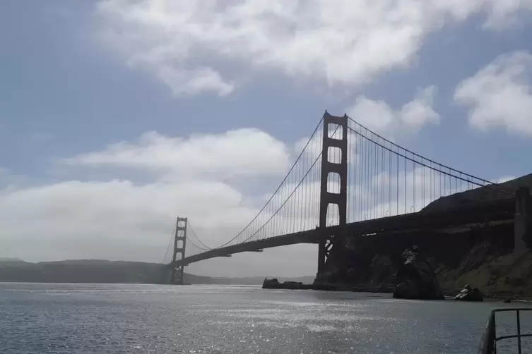 Die Golden Gate Bridge ist eine H&auml;ngebr&uuml;cke am Eingang zur Bucht von San Francisco &uuml;ber das Golden Gate in Kalifornien. Sie ist 